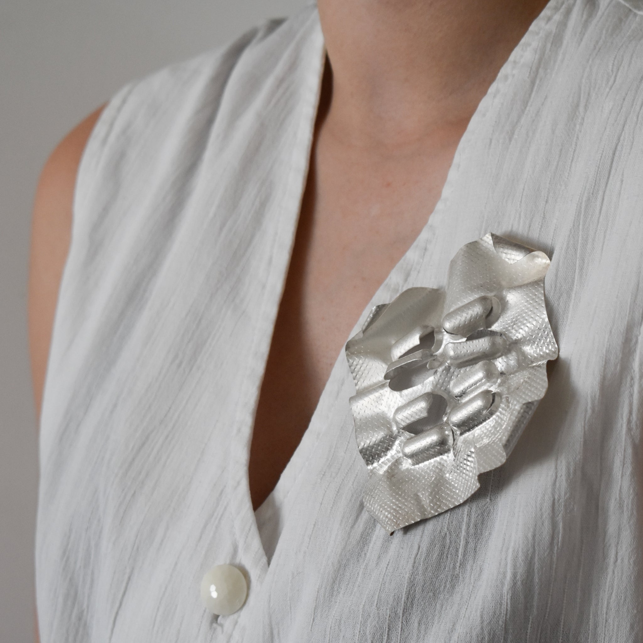 9mg Press-Formed Brooch in Sterling Silver